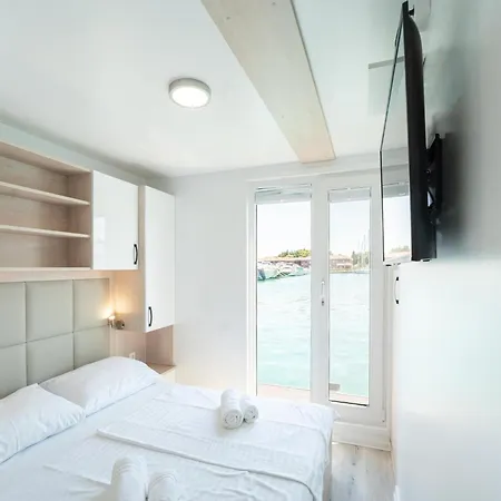 Relax In A Houseboat With A Rooftop Novigrad (Istria)
