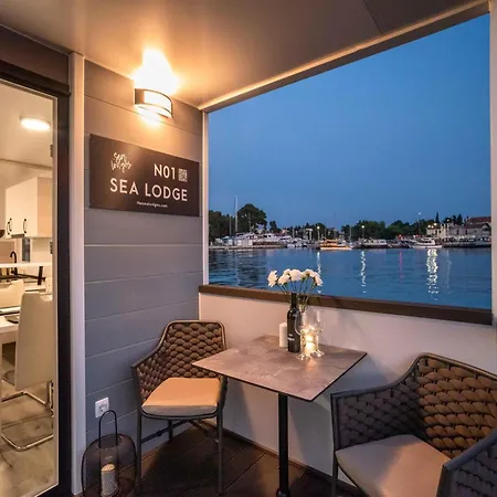 Botel Relax In A Houseboat With A Rooftop Novigrad (Istria)