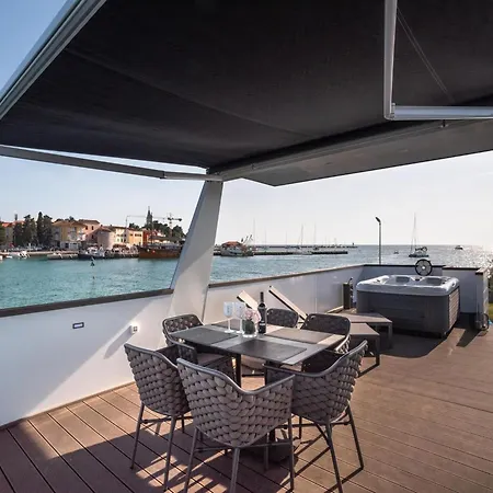 Relax In A Houseboat With A Rooftop 3* Novigrad (Istria)