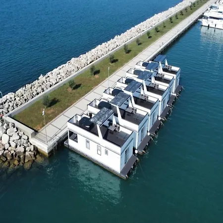 Relax In A Houseboat With A Rooftop 3* Novigrad (Istria)