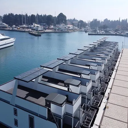 Relax In A Houseboat With A Rooftop Botel Novigrad (Istria)
