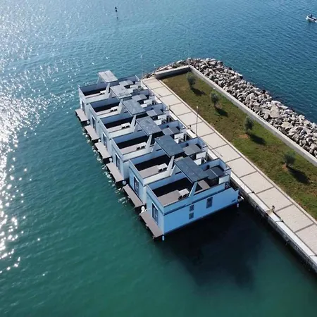 Botel Relax In A Houseboat With A Rooftop Novigrad (Istria)